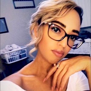 Meet your Posher, Rebecca